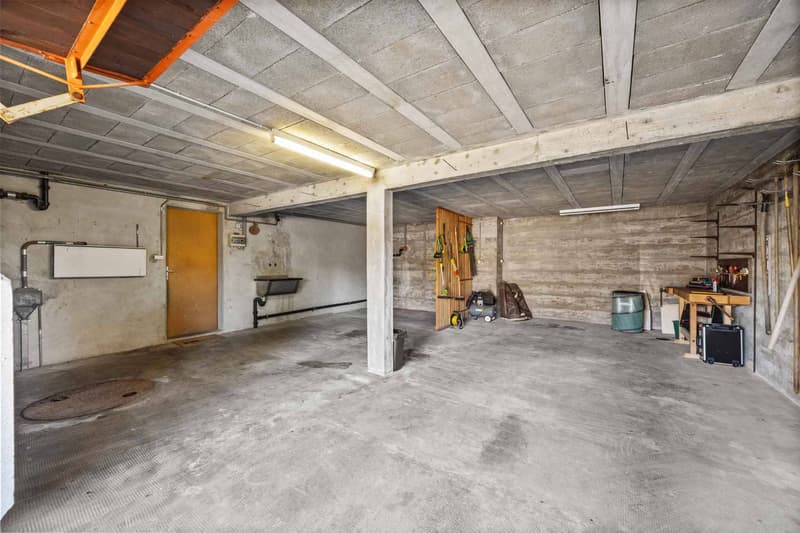 Maison individuelle de plain-pied avec piscine et fort potentiel d'aménagement (8)