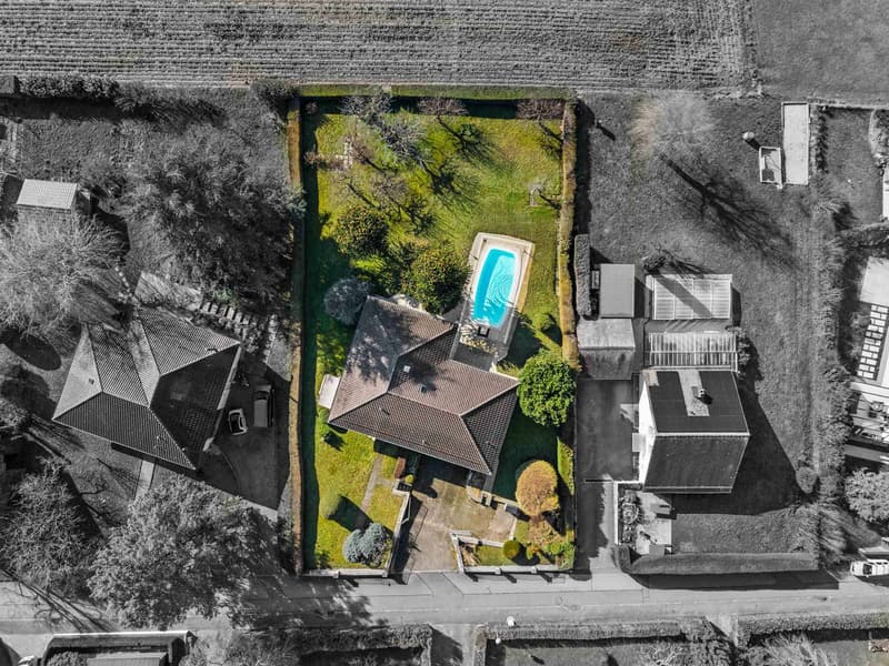 Maison individuelle de plain-pied avec piscine et fort potentiel d'aménagement (10)