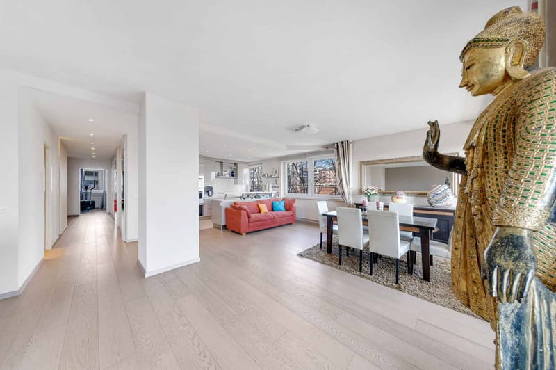 Appartement rénové de 5.5 pièces avec vue panoramique sur le lac et les montagnes (5)