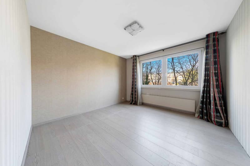 Appartement rénové de 5.5 pièces avec vue panoramique sur le lac et les montagnes (6)