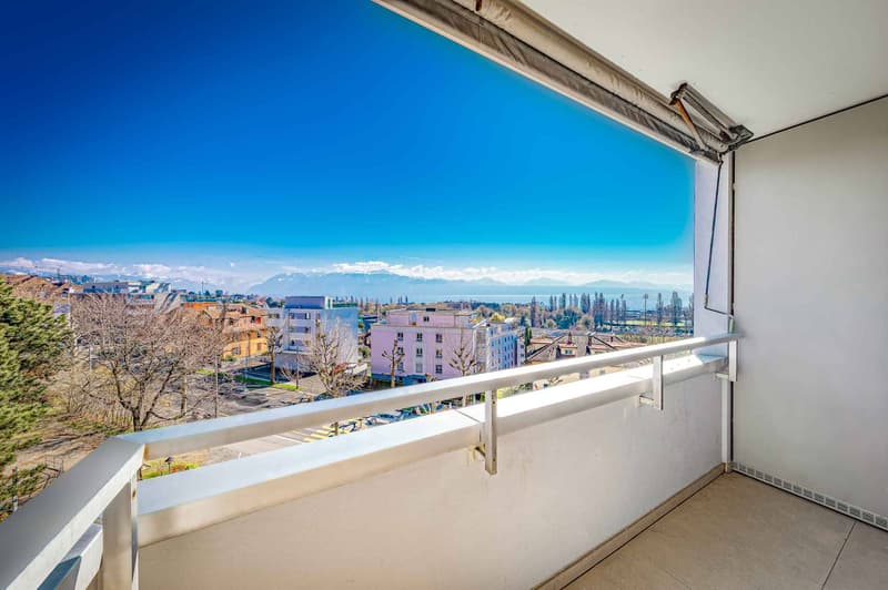 Appartement rénové de 5.5 pièces avec vue panoramique sur le lac et les montagnes (8)