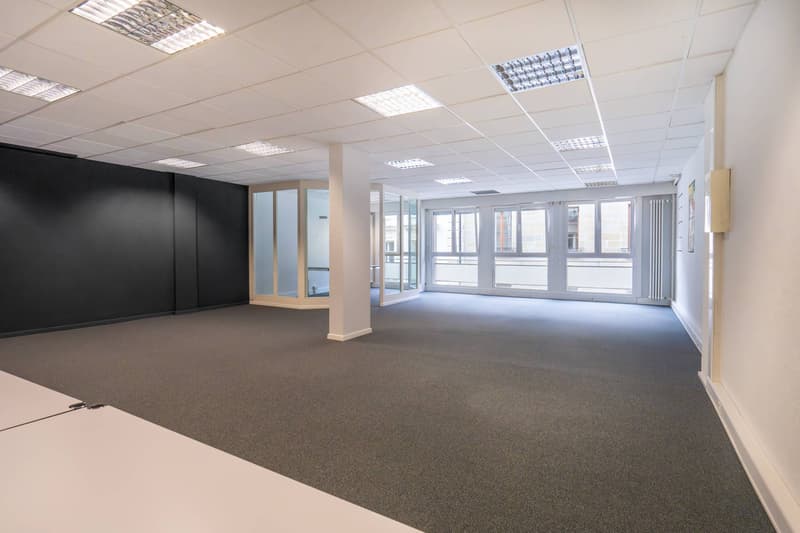 Centre de Lausanne dans rue piétonne très bel espace modulable de 135 m2 en hauteur (4)