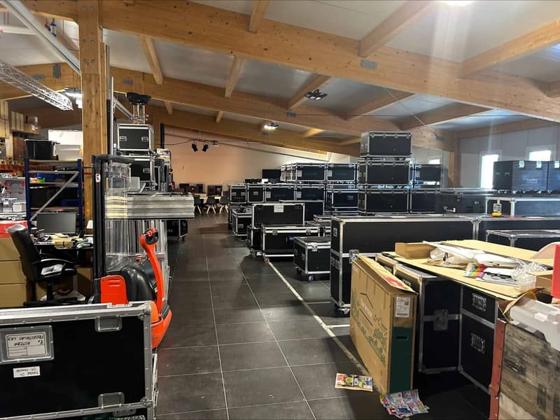 Atelier-stockage de 640 m² avec places de parc à disposition (4)
