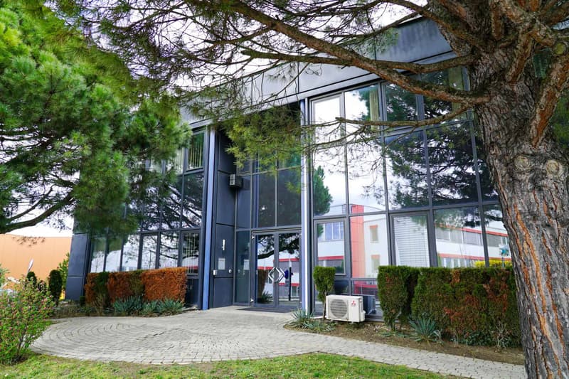 Cellules de bureaux de 55 m2 meublées avec cuisine privative (2)
