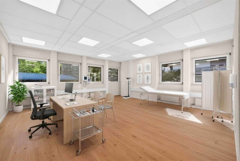 Surface de bureaux rénovée avec places de parc et proche bus (5)