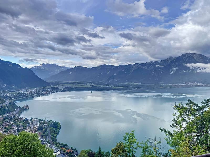Charmant 2.5 pièces avec vue sur le lac (1)