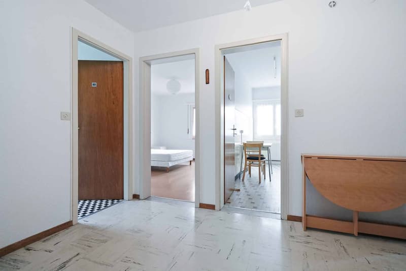 Charmant appartement meublé avec balcon et vue sur le lac (3)
