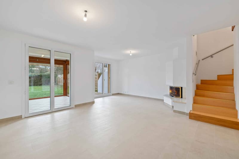 Villa mitoyenne de 5 pièces rénovée avec jardin  Yens (3)