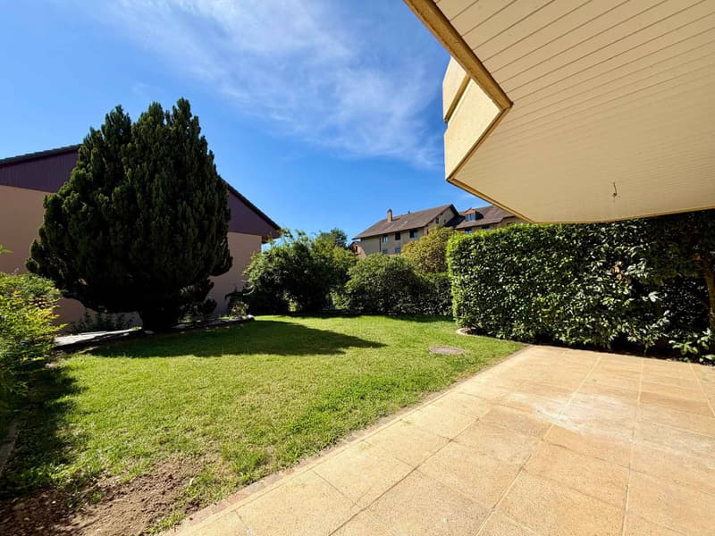 Spacieux appartement rénové de 5,5 pièces avec jardin (1)