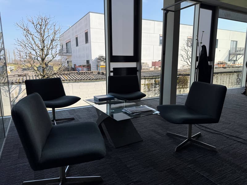 Beaux bureaux divisibles  idéalement situés (4)