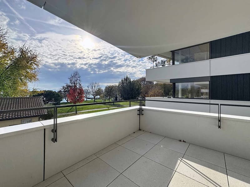 Luxueux 4.5 pièces traversant avec balcon de 76m2 et vue panoramique sur le lac (10)