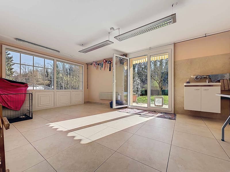 Villa de 8 pièces avec appartement indépendant et piscine extérieure (8)