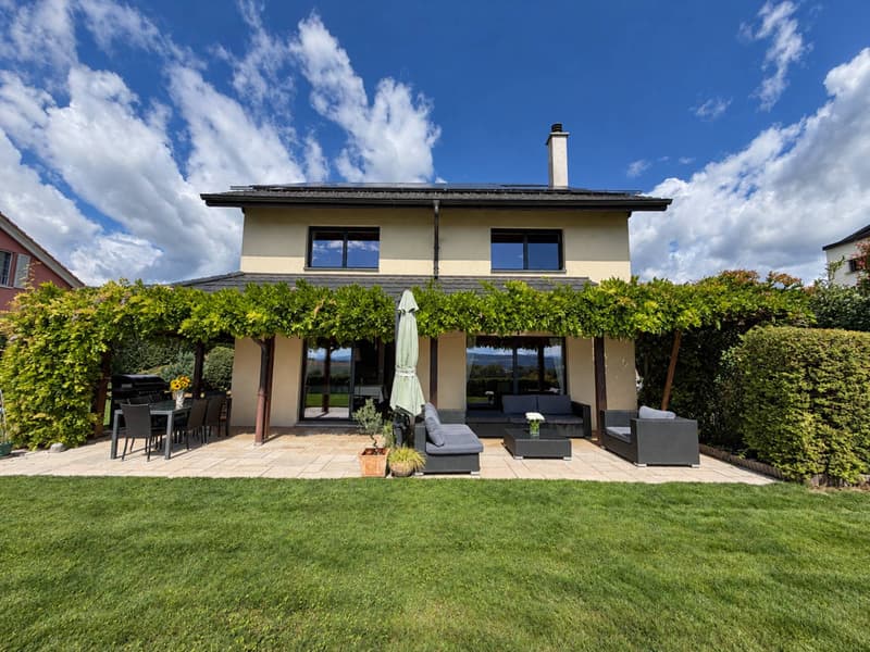 Villa familiale avec vaste jardin plat, vue sur les Alpes et environnement privilégié (6)