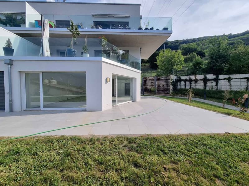 Spacieuse et lumineuse surface commerciale neuve de 114 m2 (5)