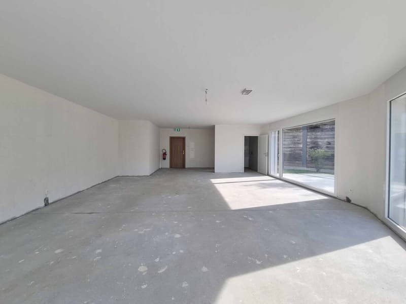 Spacieuse et lumineuse surface commerciale neuve de 114 m2 (6)