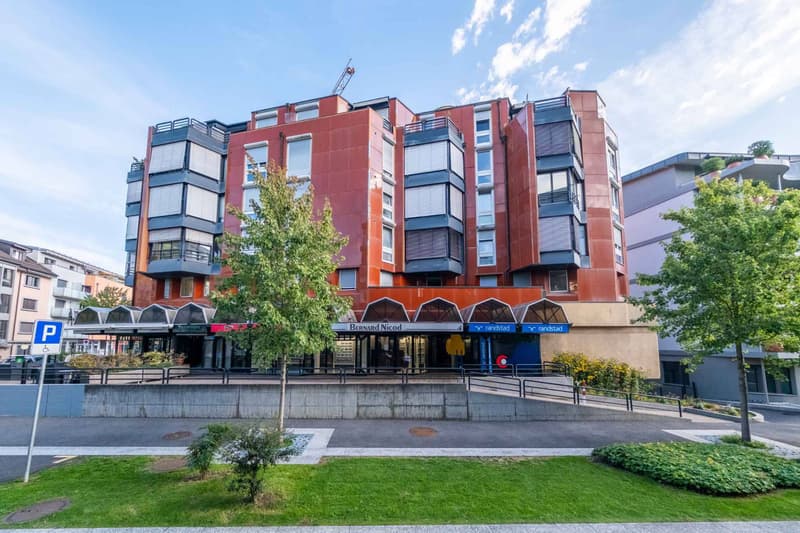 Local commercial avec dépôt et parking  - Plein centre-ville (10)