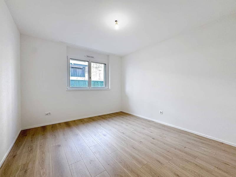 TRES GRAND 3.5 PCES NEUF DE 81 m2 (9)