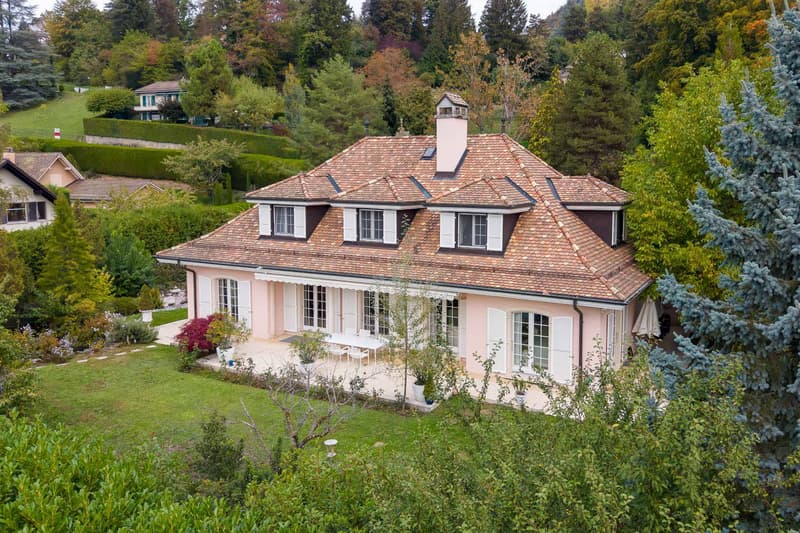 Elégante Propriété de 6.5 pièces avec grand jardin plat arboré (2)