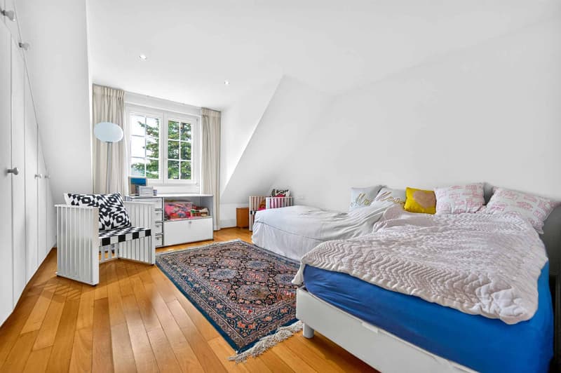 Elégante Propriété de 6.5 pièces avec grand jardin plat arboré (9)
