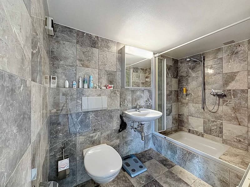 La salle de bain du studio indépendant