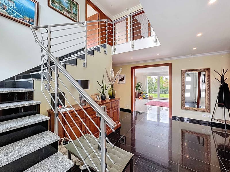 Élégante villa contemporaine de 7.5 pièces (4)