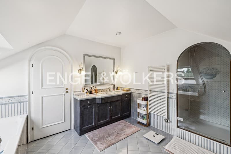 Élégante Maison Familiale à Cologny (6)