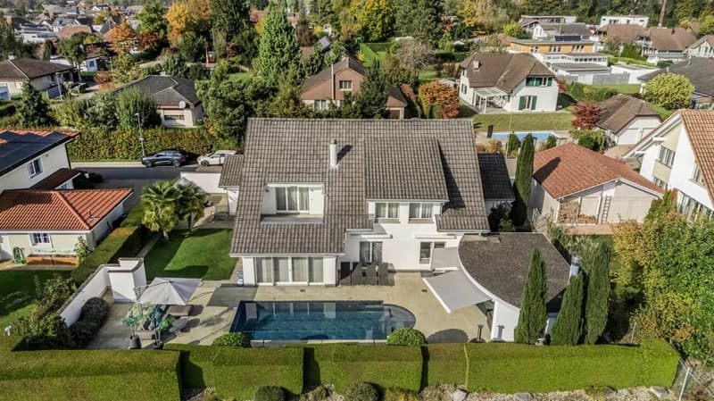 Exklusive Landhausvilla mit grosszügigem Garten an sonniger Lage direkt an der Landwirtschaftszone (10)