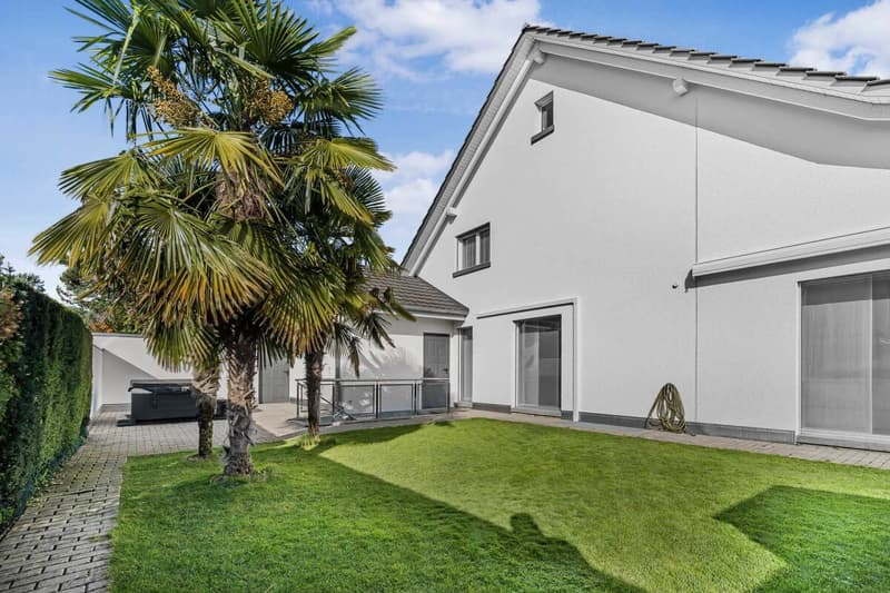 Exklusive Landhausvilla mit grosszügigem Garten an sonniger Lage direkt an der Landwirtschaftszone (16)