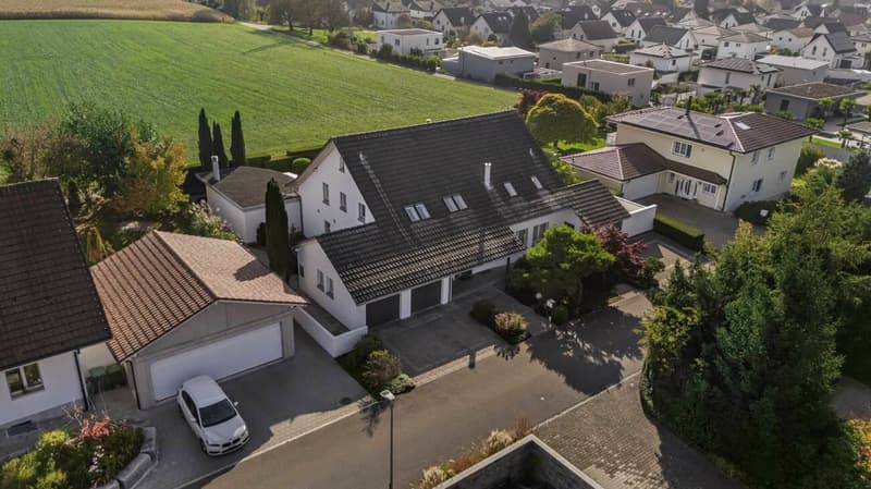 Exklusive Landhausvilla mit grosszügigem Garten an sonniger Lage direkt an der Landwirtschaftszone (4)
