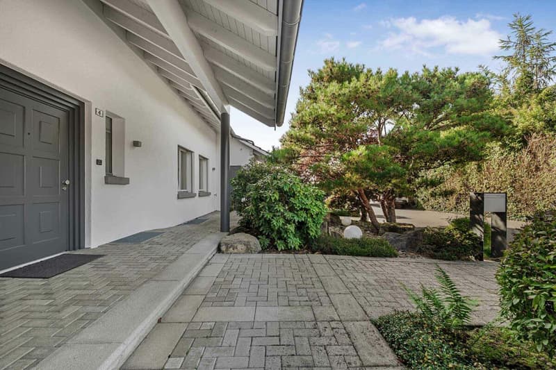 Exklusive Landhausvilla mit grosszügigem Garten an sonniger Lage direkt an der Landwirtschaftszone (13)
