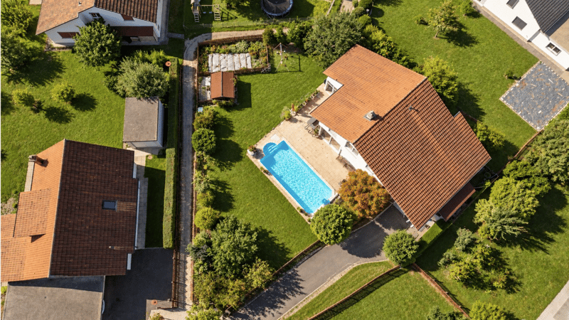 Magnifique maison individuelle de 9 pièces avec piscine à Vicques (3)