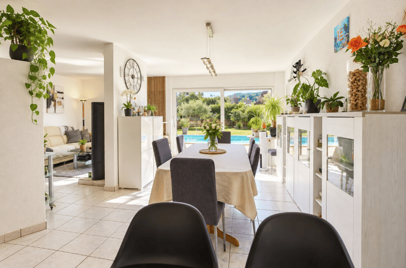 Magnifique maison individuelle de 9 pièces avec piscine à Vicques (13)