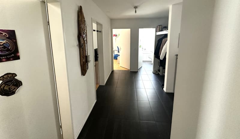 Eingangsbereich mit Garderobe und Zimmern