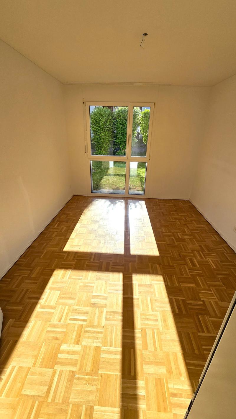 Schlafzimmer mit Parkett