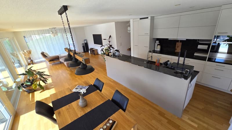 Neuwertige, riesige 5 ½-Zimmer-Terrassenwohnung mit schönstem Talblick auf der Sonnenseite (15)