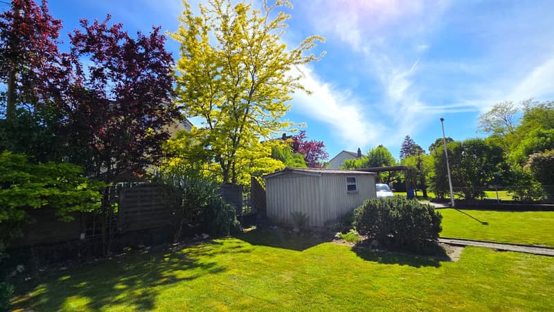Freistehendes Zweifamilienhaus aus den 30ern mit viel Charme in der Wohnzone W3 (4)