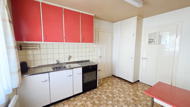 Freistehendes Zweifamilienhaus aus den 30ern mit viel Charme in der Wohnzone W3 (8)