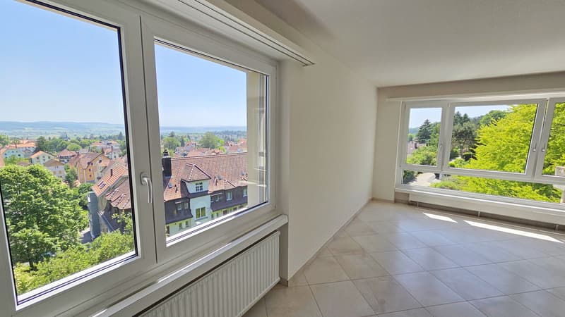 Sicht aus Wohnzimmer über die ganze Stadt