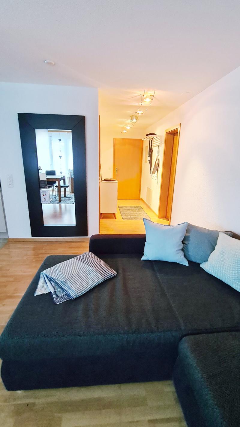 Wohnzimmer mit Blick zu Korridor