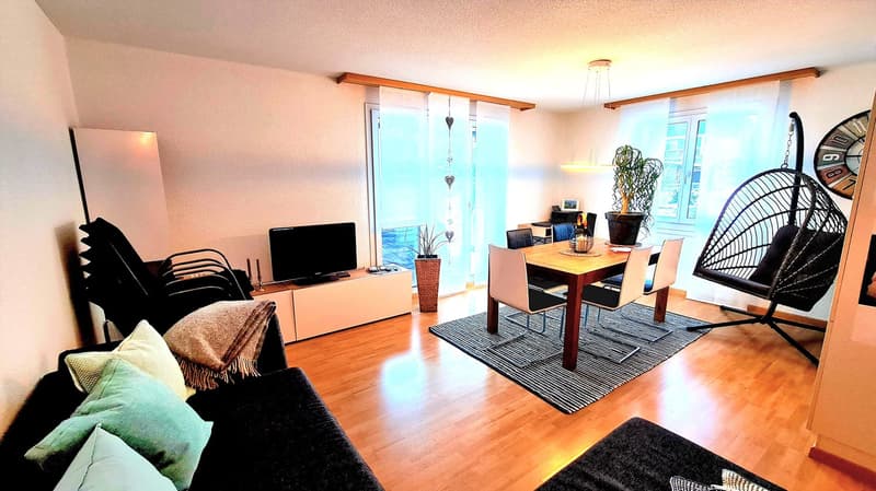 Blick ins Wohn-/Esszimmer