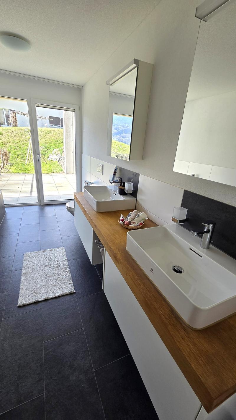 Neuwertige, riesige 5 ½-Zimmer-Terrassenwohnung mit schönstem Talblick auf der Sonnenseite (12)