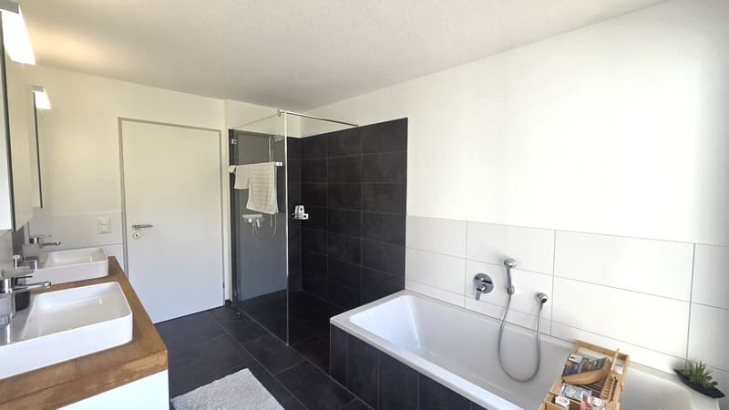 Grosszügige 5 ½-Zimmer-Terrassenwohnung mit schönstem Talblick auf der Sonnenseite (10)