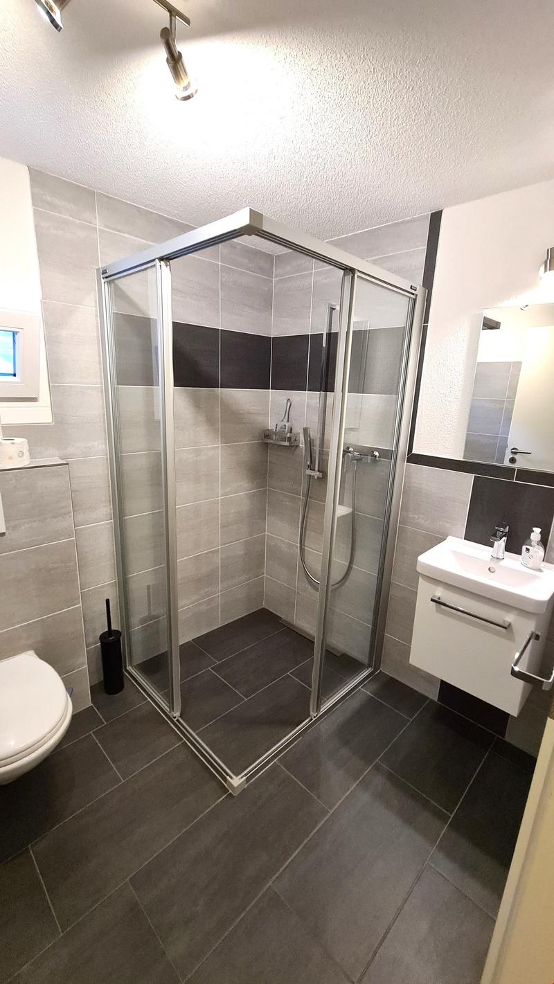 Dusche/Lavabo/WC EG
