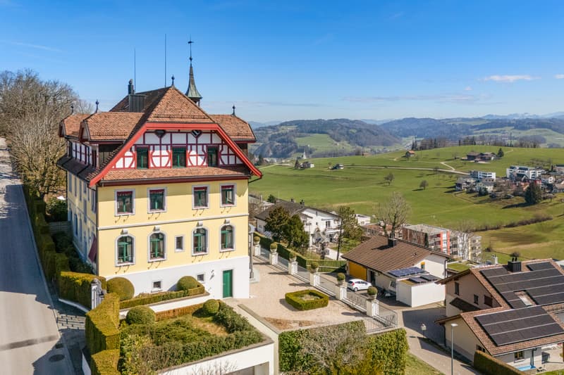 Herrschaftliche Residenz mit Alpenpanorama und zeitloser Eleganz (1)