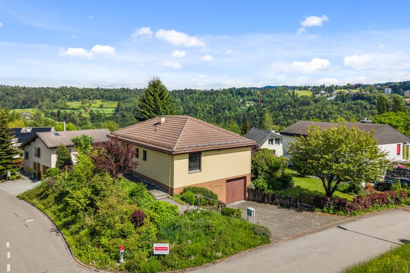 Familienfreundliches Zuhause mit grosszügigem Garten (2)