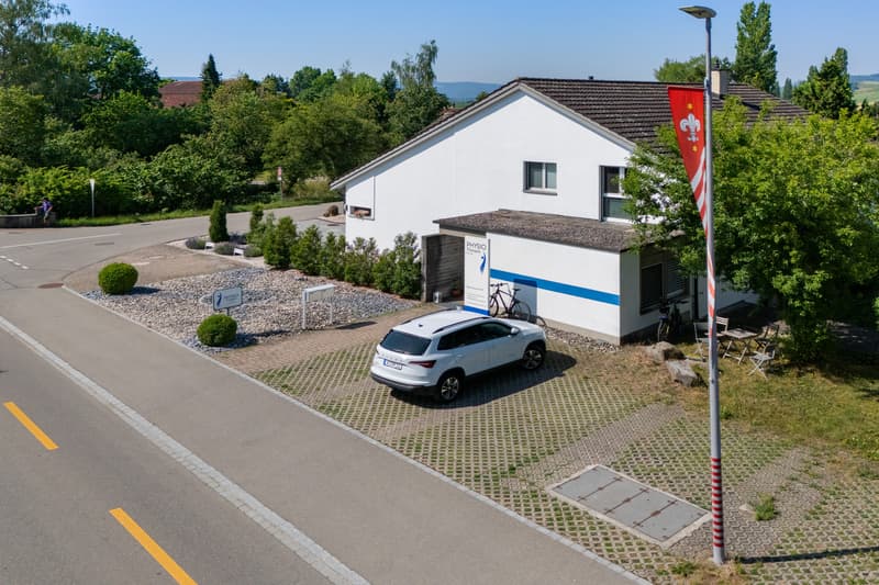 Modernes Wohnen auf höchstem Niveau inklusive vermieteter Praxisfläche (11)
