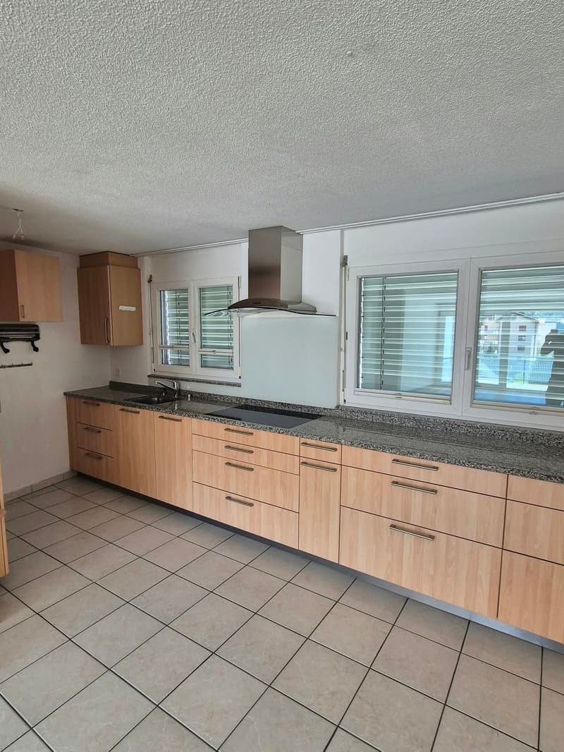 Helle 3-Zimmer-Wohnung mit Balkon und schöner Aussicht in Visp (2)