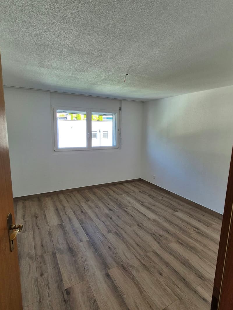 Helle 3-Zimmer-Wohnung mit Balkon und schöner Aussicht in Visp (4)
