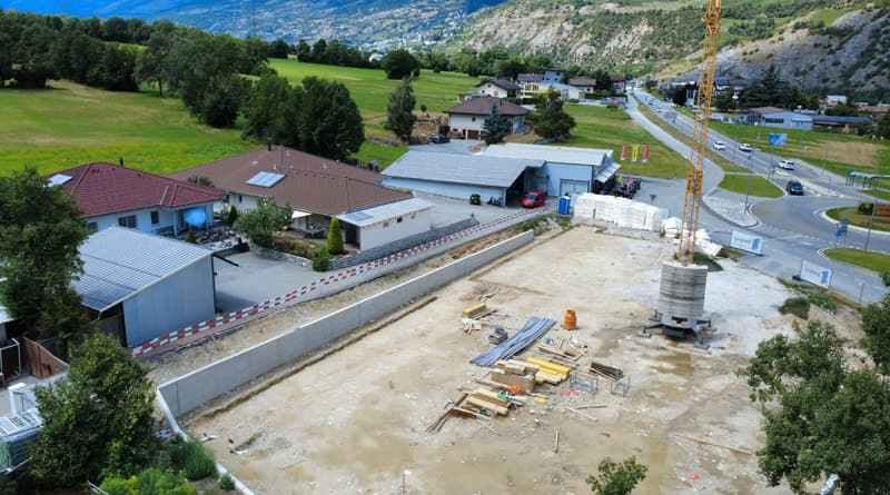 Gewerbehallen (mit Büro) mit Parkplatz in Leuk zu vermieten (5)