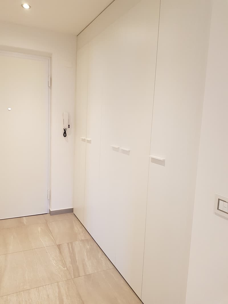 Proponiamo in vendita un elegante e luminoso appartamento di 3.5 (4)